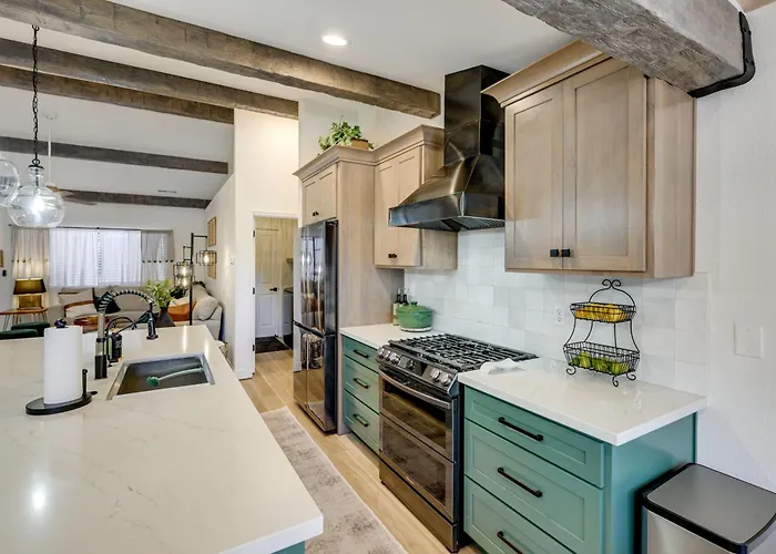 Stylish Hideaway W/ Hot Tub & Fire Pit! Flagstaff