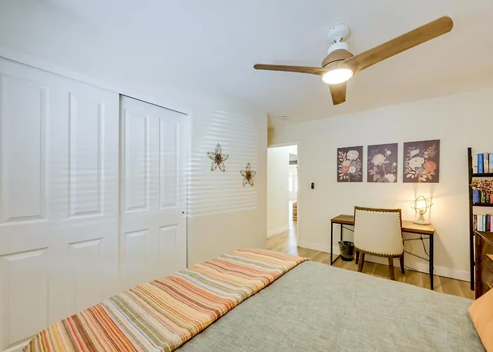 Holiday home Stylish Hideaway W/ Hot Tub & Fire Pit!