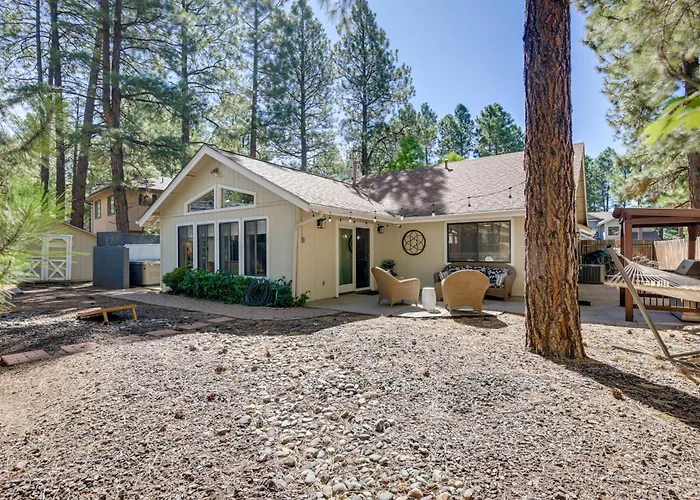 Holiday home Stylish Hideaway W/ Hot Tub & Fire Pit! *