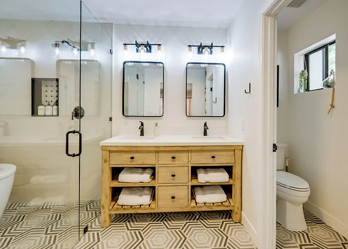 Stylish Hideaway W/ Hot Tub & Fire Pit! Flagstaff