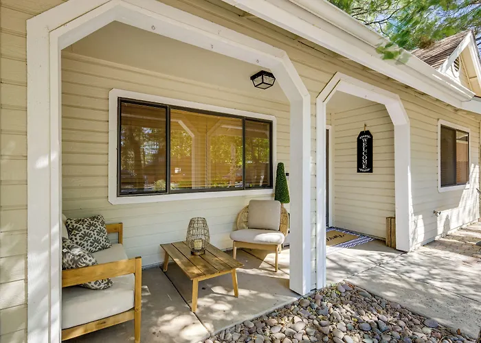 Holiday home Stylish Hideaway W/ Hot Tub & Fire Pit!