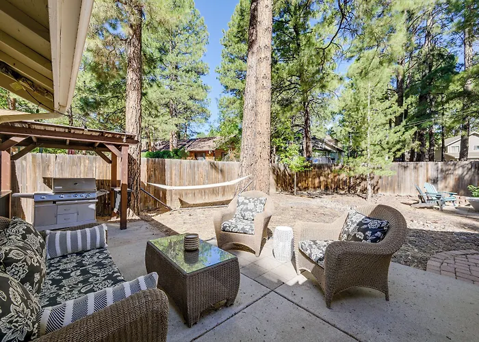 Holiday home Stylish Hideaway W/ Hot Tub & Fire Pit! *