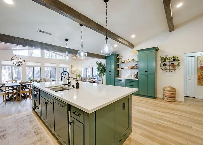 Holiday home Stylish Hideaway W/ Hot Tub & Fire Pit! *