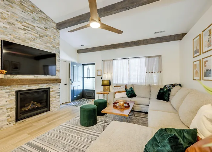 Stylish Hideaway W/ Hot Tub & Fire Pit! Flagstaff